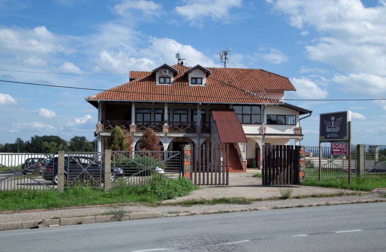 Motel Imperija Ub Luaran gambar