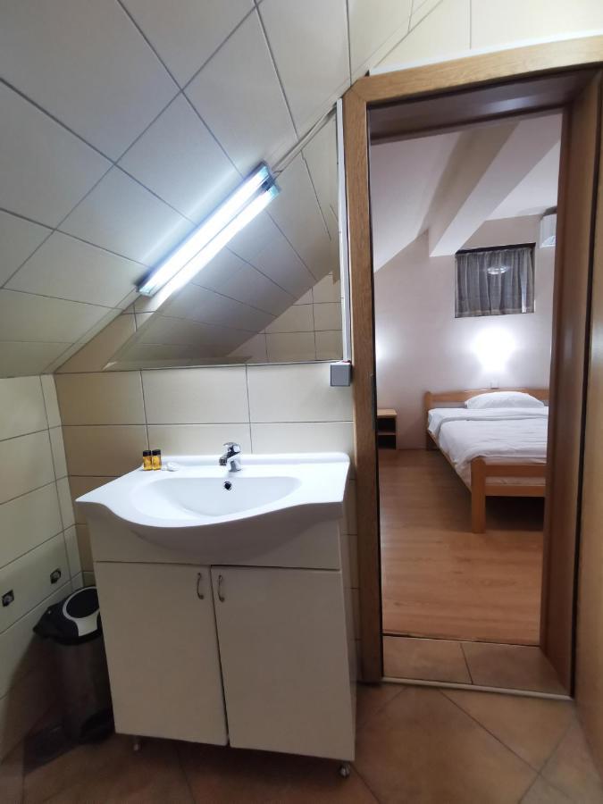 Motel Imperija Ub Luaran gambar