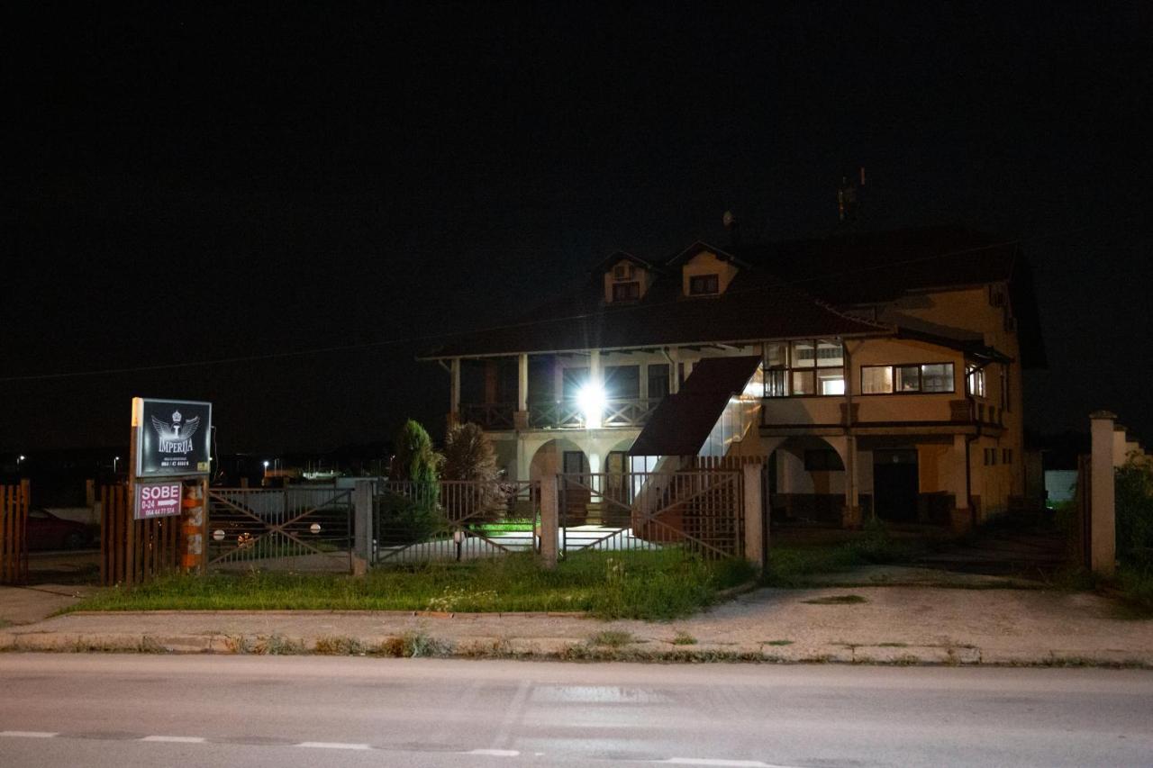 Motel Imperija Ub Luaran gambar